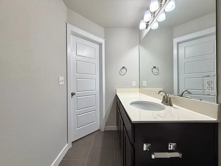 5404 Bonneville Bnd — Photo 30