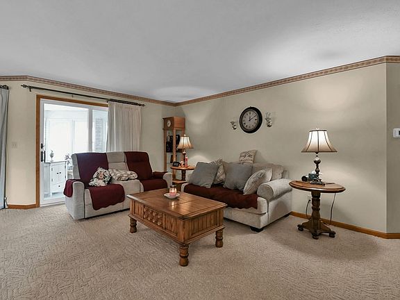 5th image of 930 W Linden Cir