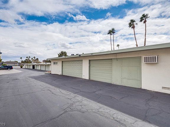 4th image of 3054 El Camino Ave