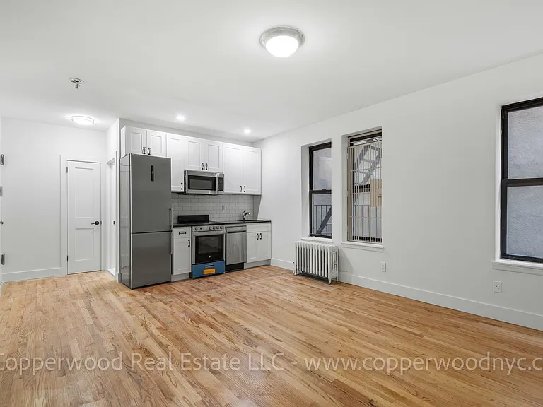 315 E 84th St #14 — Photo 3