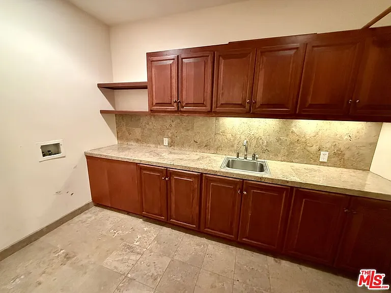 10827 Pacific View Dr — Photo 38