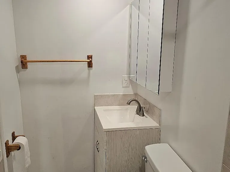 2498 NE 16th St #2 — Photo 3