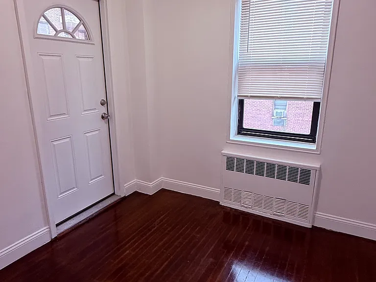 665 Thwaites Pl — Photo 8
