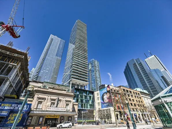 224 King St W Unit 3006, Toronto, ON M5H 0A6