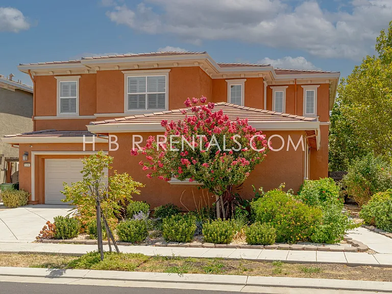 1496 Dairy Dr — Photo 1