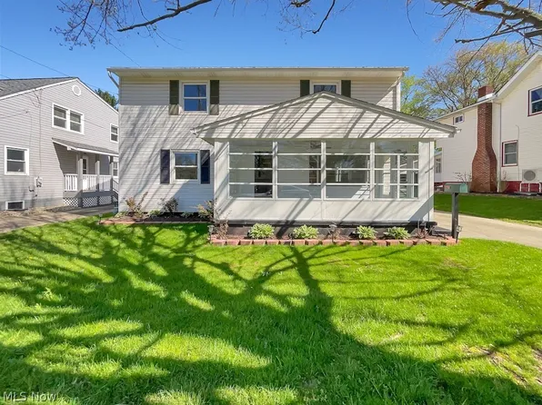 3811 Prospect St, Mogadore, OH 44260