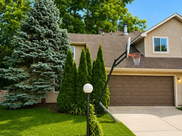 724 Higgins Rd, Champaign, IL 61822