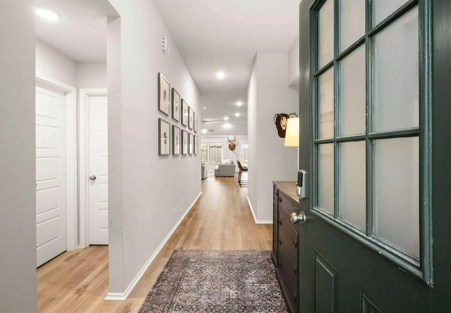 4 bed, 2050 sqft, $2,200 — Photo 3