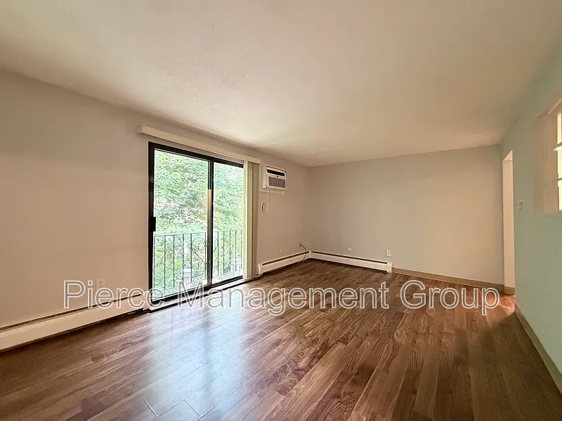 1 bed, 1.0 bath, $1,675 — Photo 3