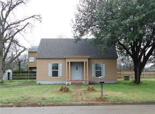 204 S Douglas Ave, Cleburne, TX 76033