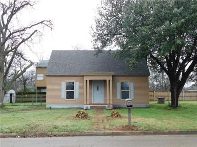 204 S Douglas Ave, Cleburne, TX, 76033