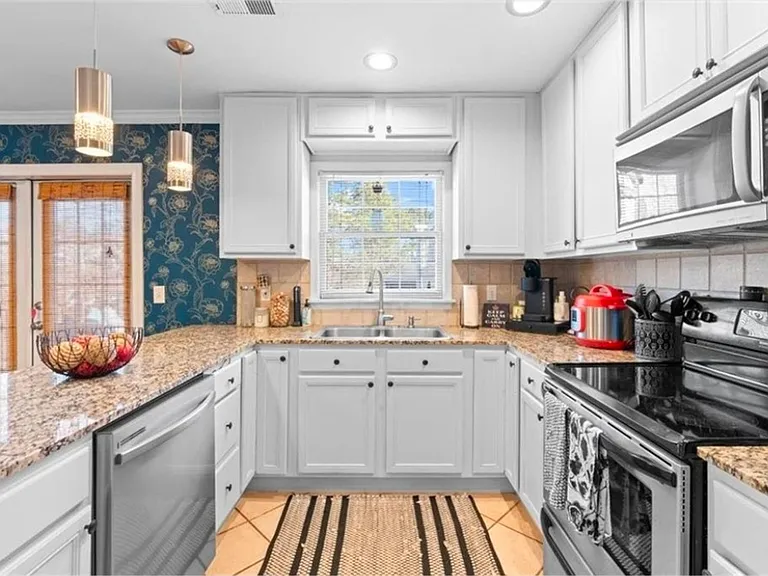 1101 Collier Rd NW #T5 — Photo 9