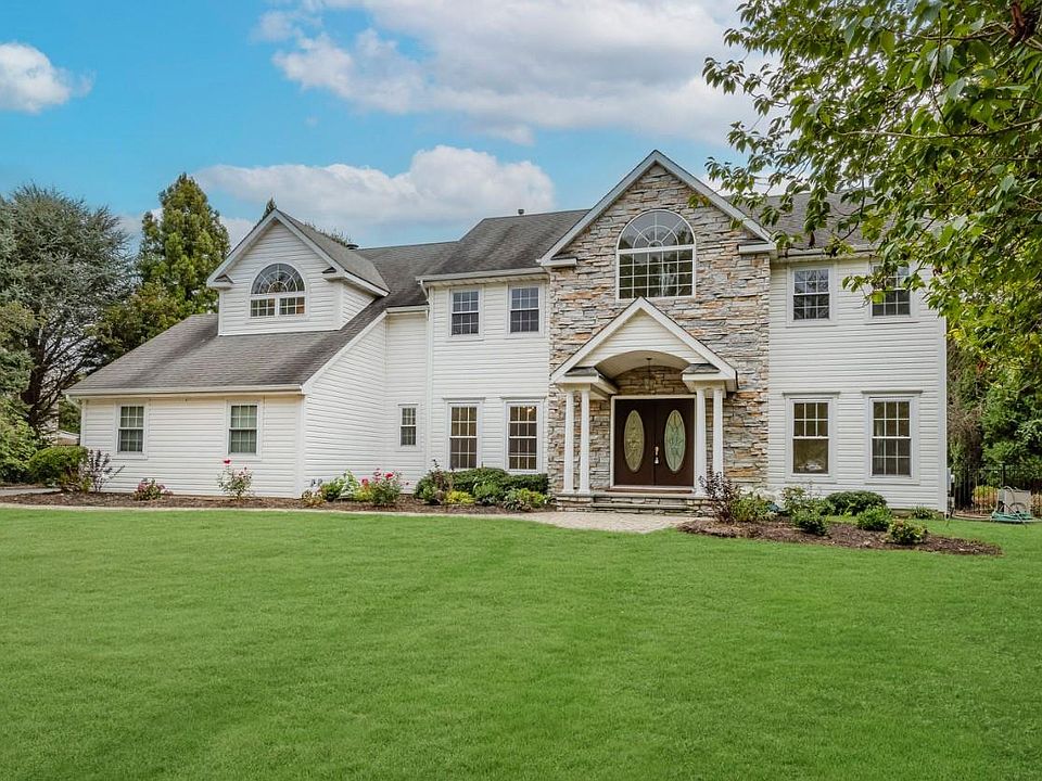 1st image of 29 Varsity Boulevard