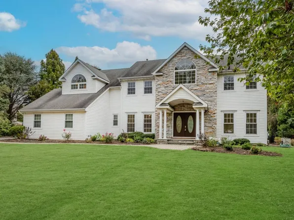 29 Varsity Boulevard, East Setauket, NY 11733