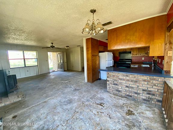 3rd image of 176 Hancock Rd
