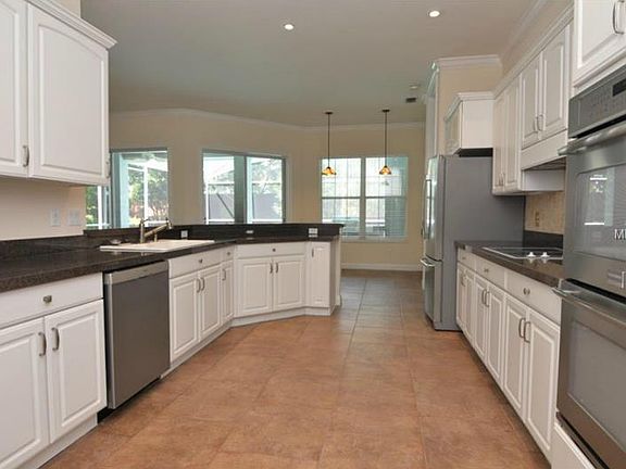 5th image of 860 Brightwater Cir