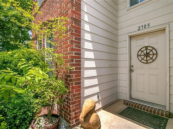 3rd image of 2705 Meadowview Dr