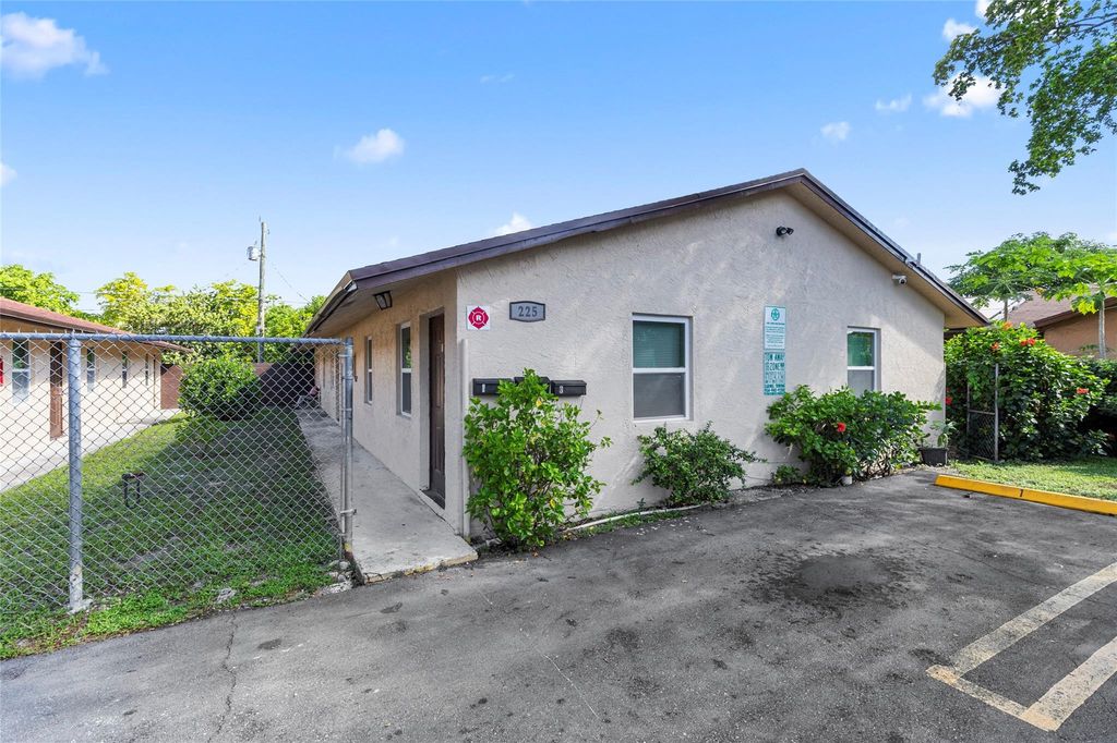 225 NW 12th Court, Pompano Beach