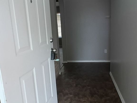 3rd image of 801 Meadowridge Dr