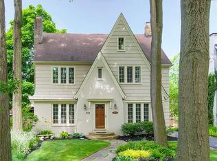 3276 Grenway Rd, Shaker Heights, OH 44122