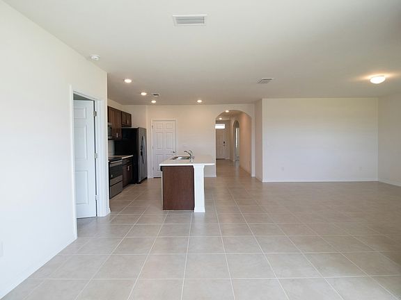 5th image of 106 NW 12th Pl