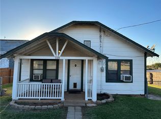 108 N 4th St, Sentinel, OK 73664