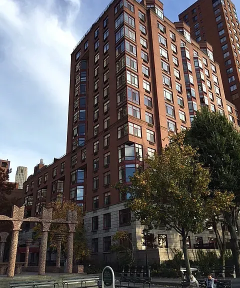 350 Albany St #5E — Photo 9