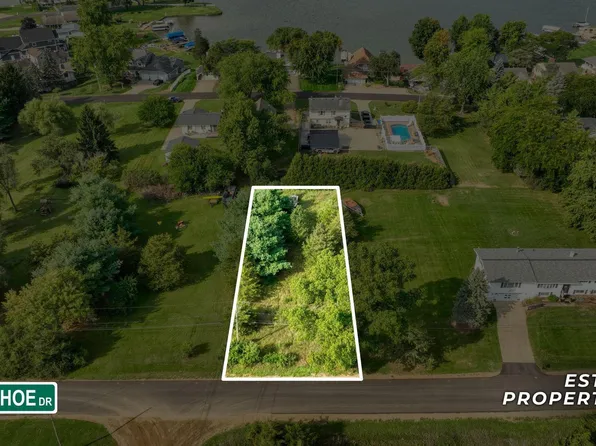 120 Ivanhoe Dr, Brooklyn, MI 49230