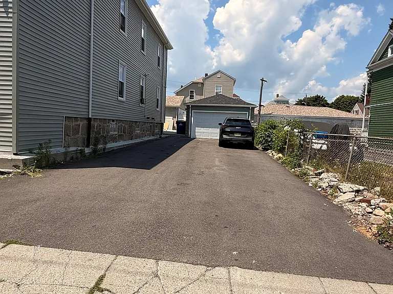 27-29 Emma St #2 — Photo 17