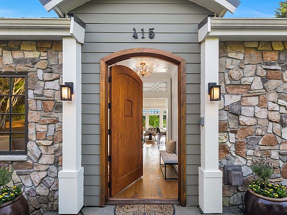 3rd image of 415 84th Ave NE