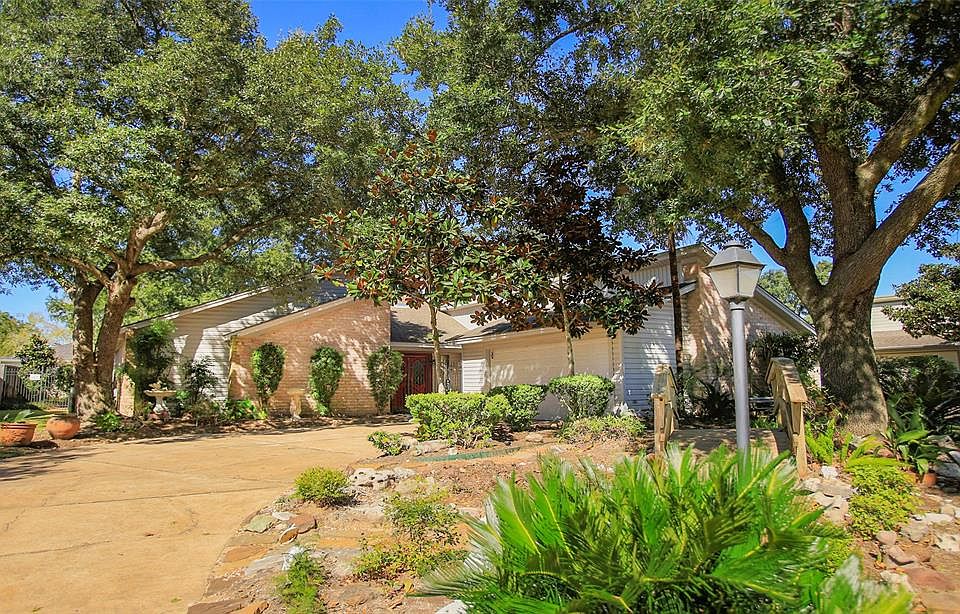 1st image of 15820 Boulder Oaks Dr