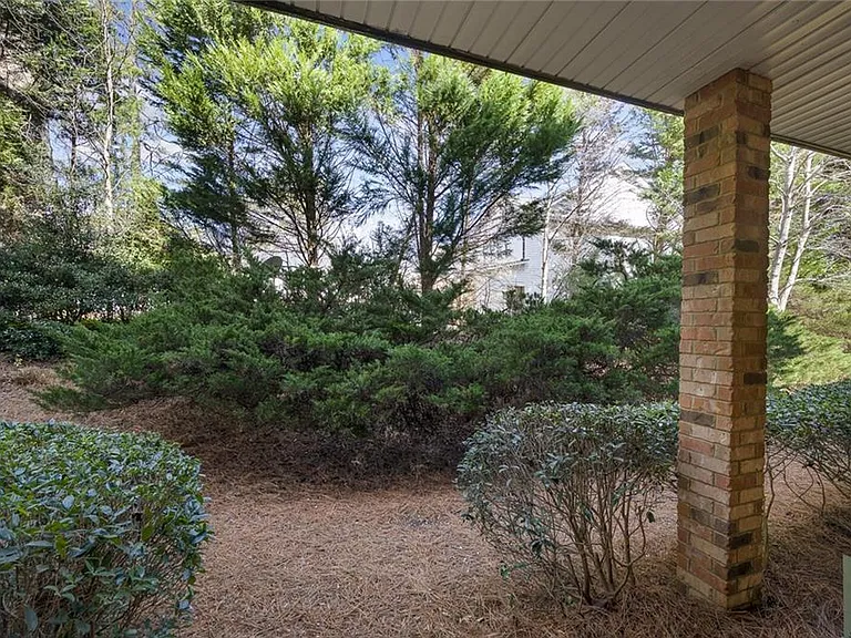 2603 Oglethorpe Cir — Photo 46