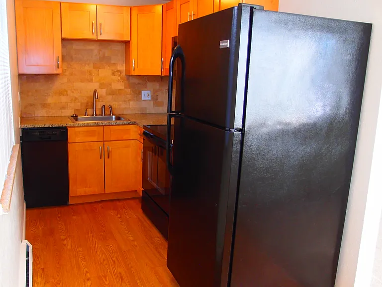 2437 Spruce street — Photo 26