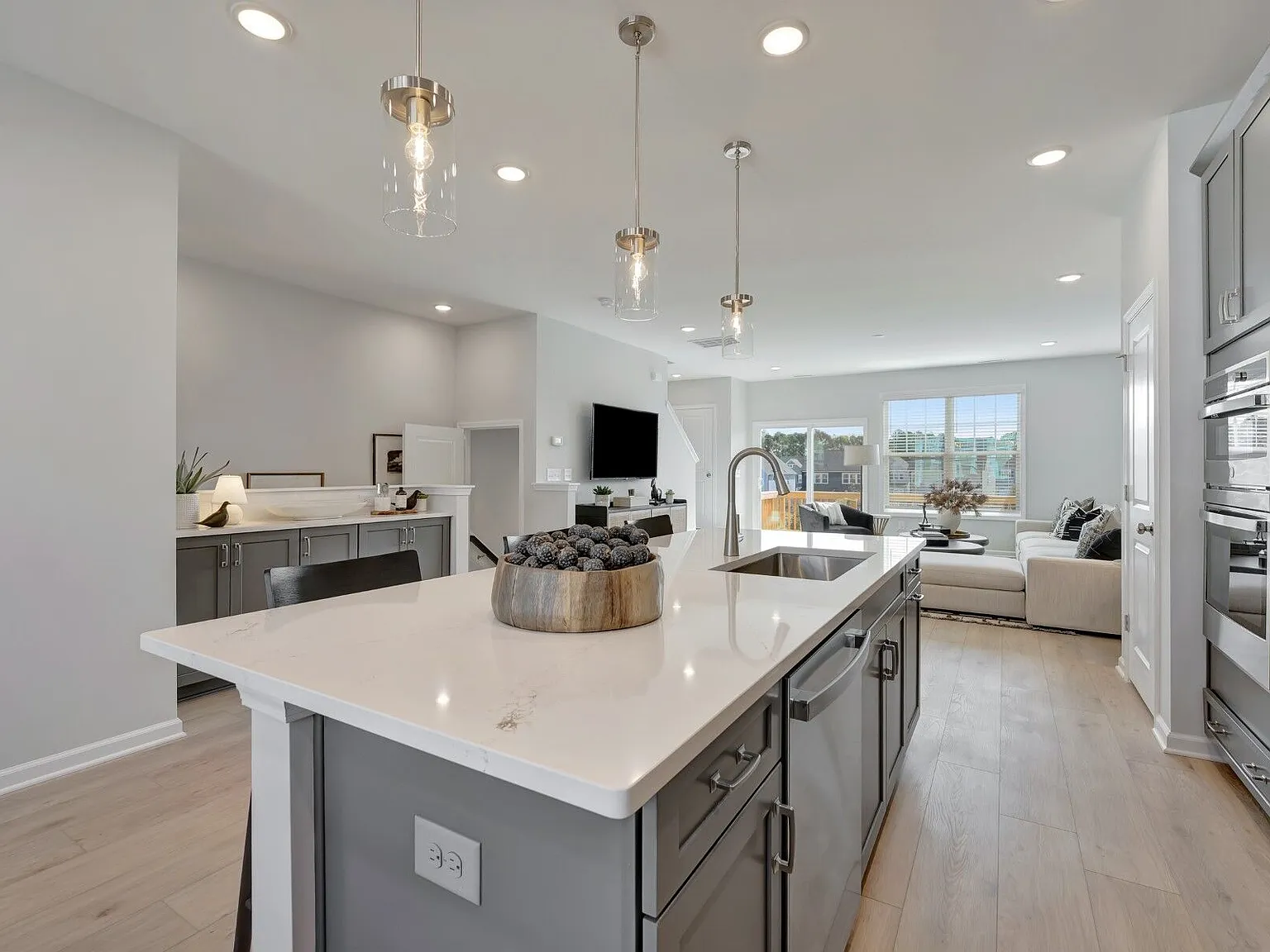 4 bed, 3.5 bath, 2244 sqft, $2,850 — Photo 2