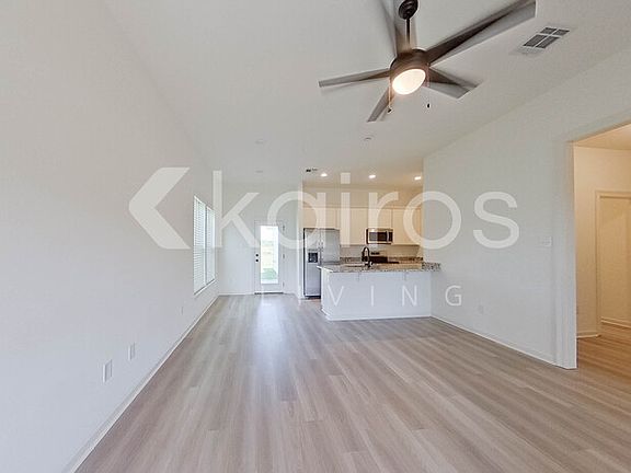 4th image of 215 Peppercorn Way