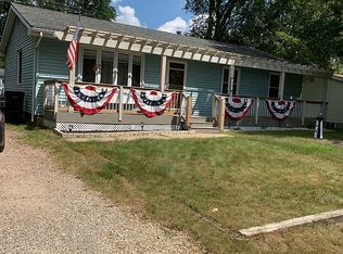 321 Glenmoor Dr, Whitmore Lake, MI 48189