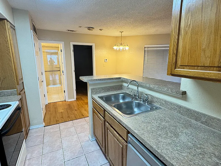 2311 Balsam Dr #H105 — Photo 7