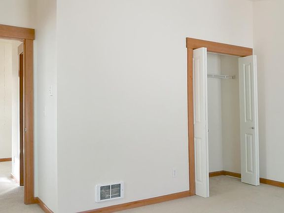 4th image of 14018D 32nd Ave NE