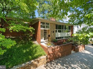 4019 25th St N, Arlington, VA 22207