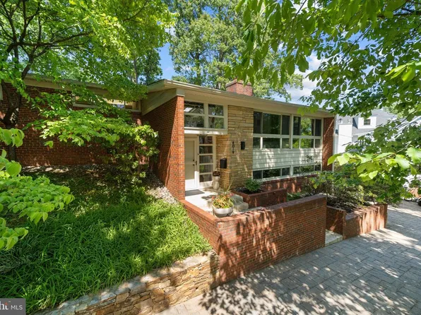 4019 25th St N, Arlington, VA 22207