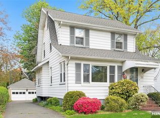 121 Hillside Ave, Teaneck, NJ 07666