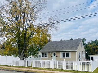 45 Foxcroft Dr, Manchester, CT 06040
