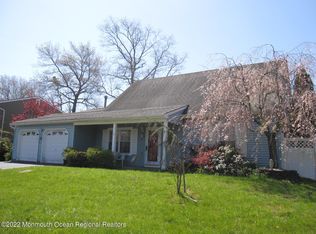 5 Moss Haven Way, Howell, NJ 07731