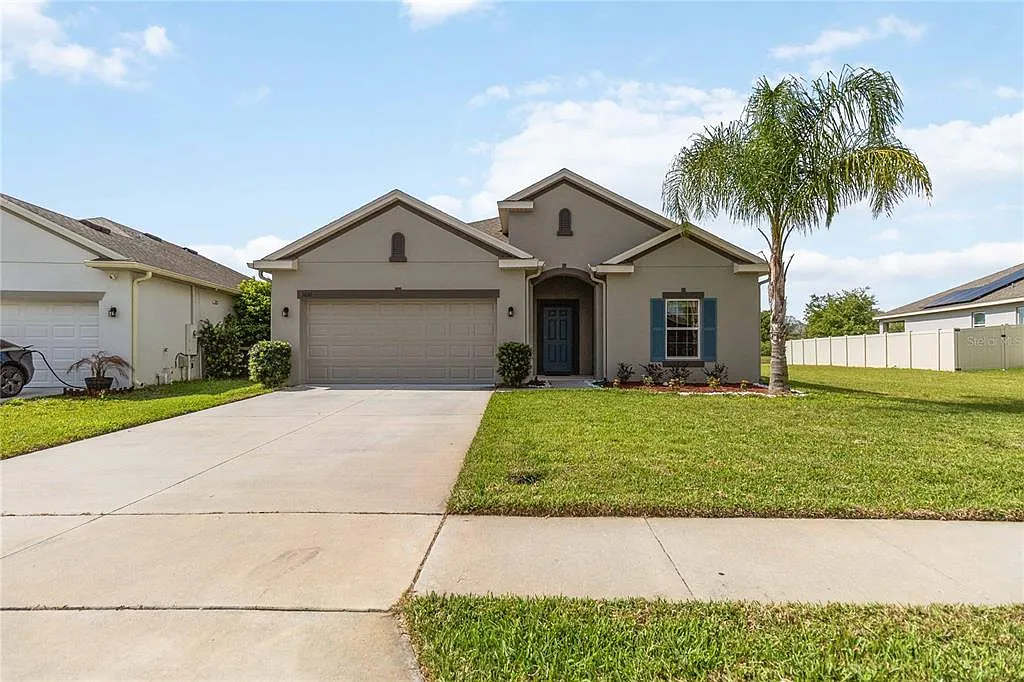 4 bed, 2.0 bath, 1859 sqft, $2,450 — Photo 2