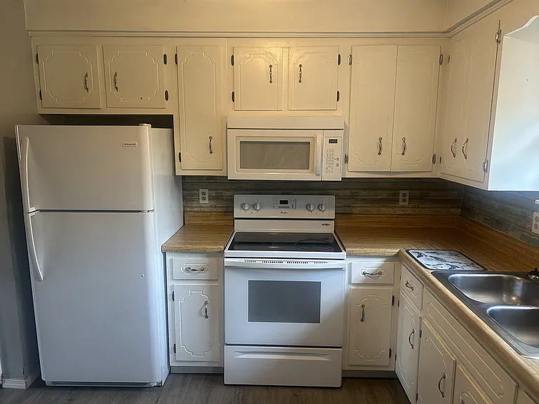 636 R S Bradley Blvd #B — Photo 5