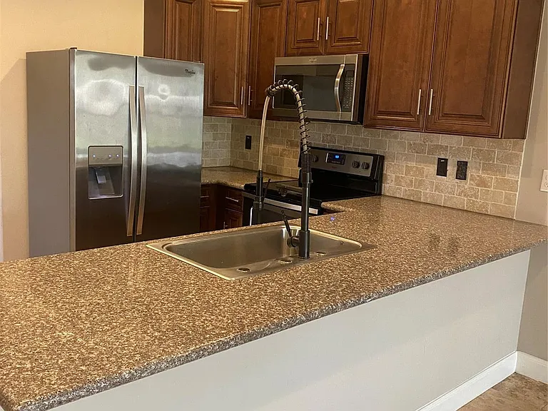307 Covecrest Dr #B — Photo 3