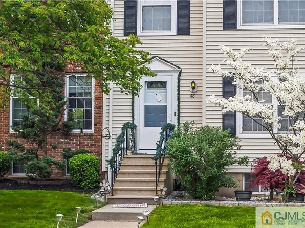 48 Delikat Ln, Sayreville, NJ 08872