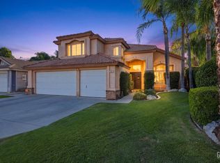 911 Crown Pointe Dr, Bakersfield, CA 93312