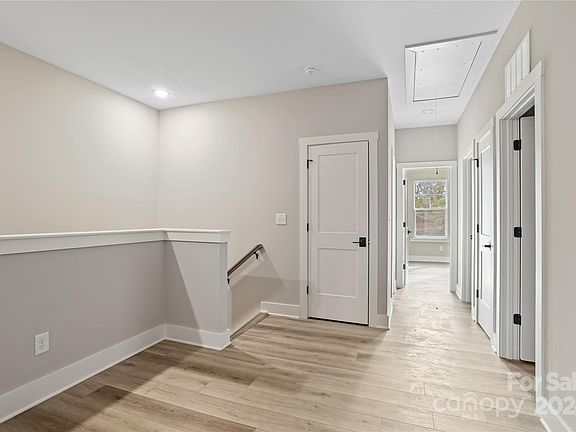 5th image of 114 Glencoe Ln #103