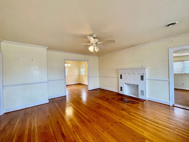 1109 Smithfield Ave — Photo 3